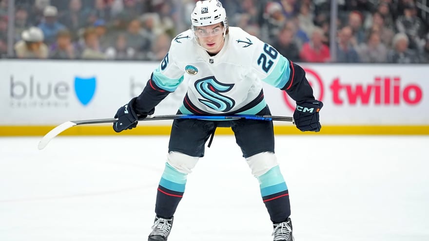 Kraken sign Meyers, Winterton to two-year contract extensions