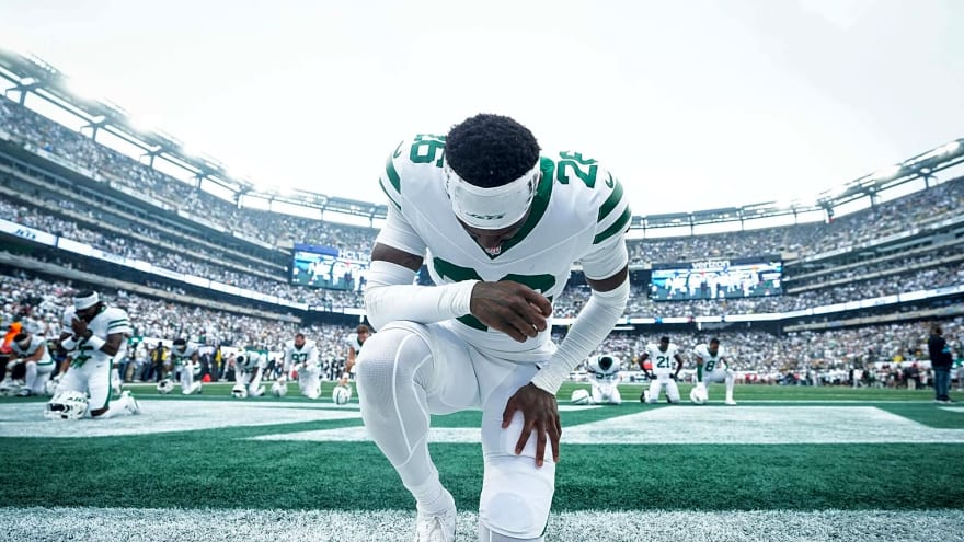 Potential Bears trade candidate sends intriguing message on social media that Chicago needs to pay closer attention to
