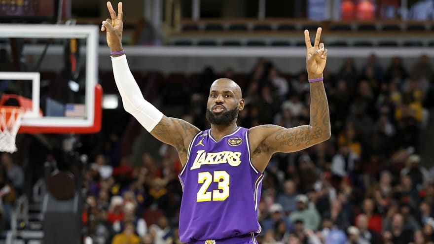 NBA Fans In Awe After LeBron James Pulls Off Impressive Birdie On A Difficult Chip Shot