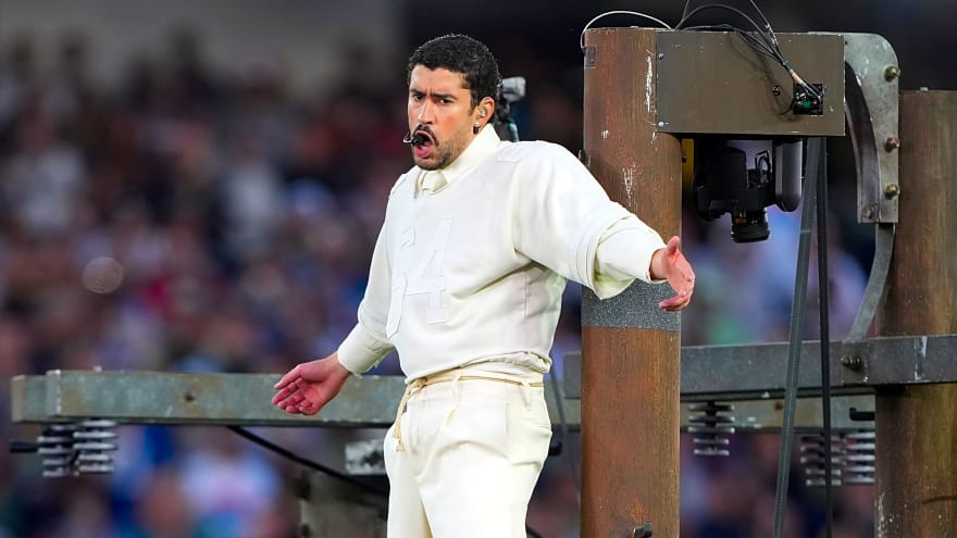 Bad Bunny offered to pay for Carlos Correa’s WBC insurance