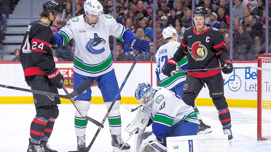 Kevin Lankinen makes 37 saves in Canucks’ 2-1 loss to Senators