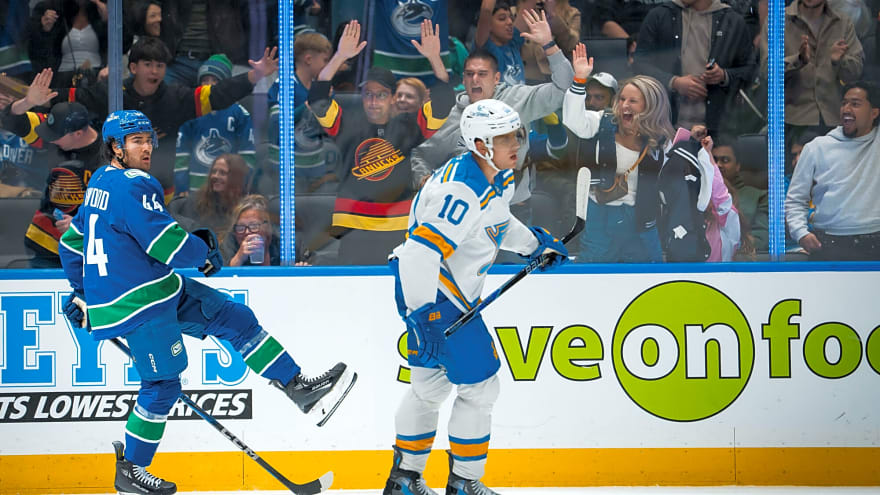  Sherwood scores a pair of goals as Canucks lose 5-2 Blues