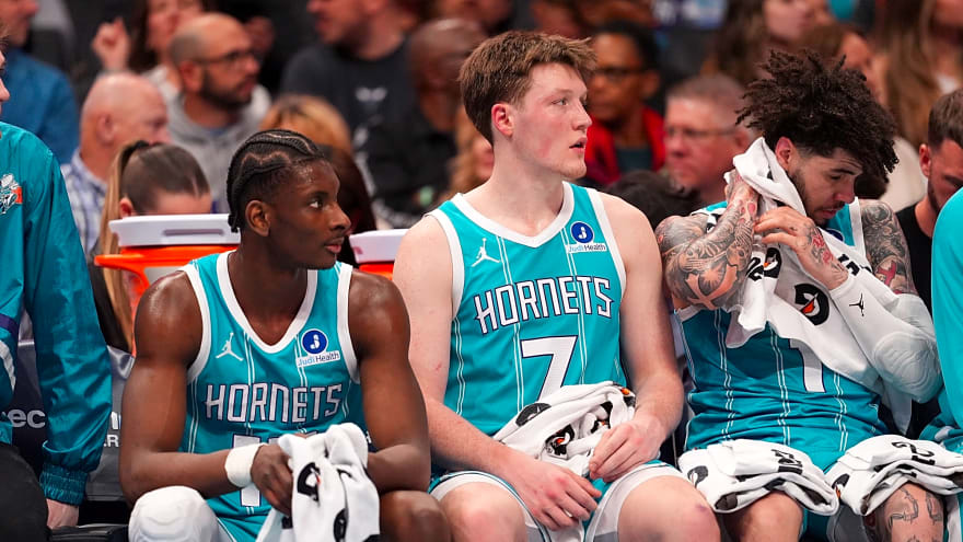 Four ejected after massive brawl between Pistons, Hornets