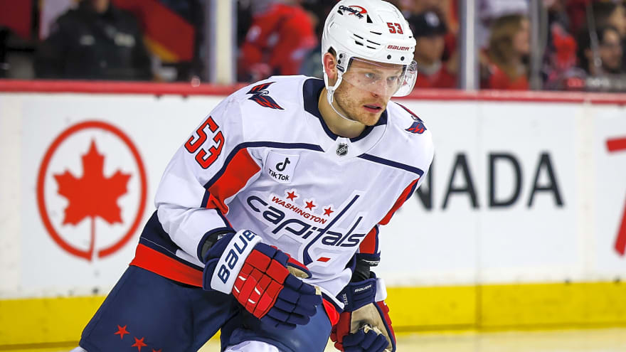 Capitals’ Ethen Frank leaves game against Avalanche with lower-body injury