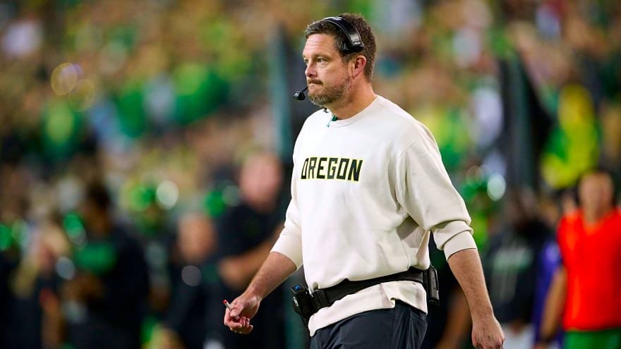 Oregon’s ugly loss to Illinois finally forces the panic meter to ring louder than ever as Dan Lanning is starting to lose his grip on this team