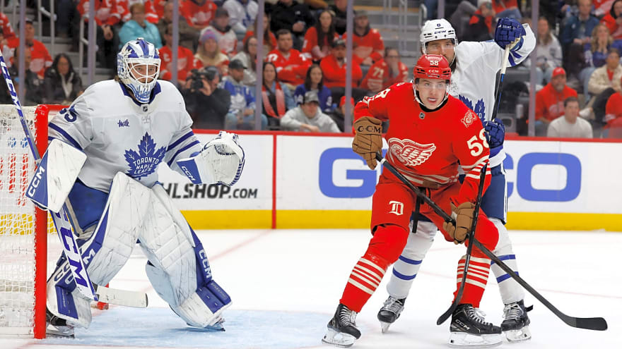 3 takeaways from Leafs-Red Wings: Matthews shakes off injury scares, Hildeby solid in losing effort