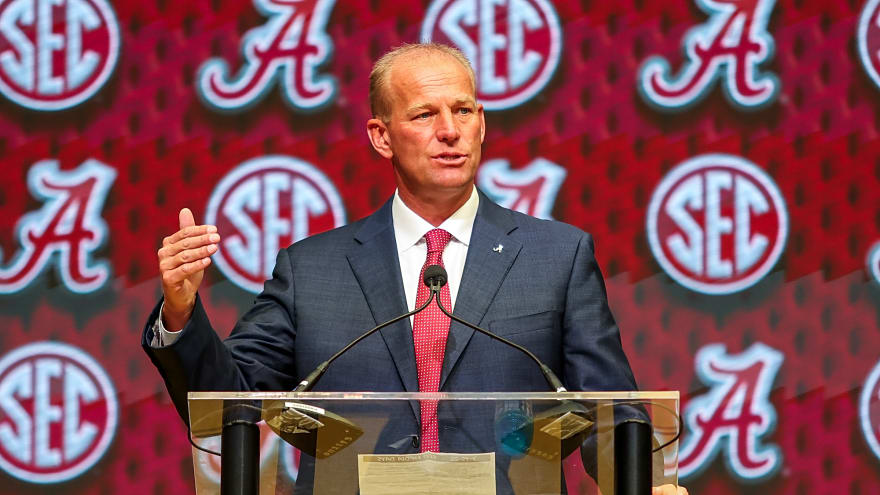 Alabama continues to fight off two prominent programs for blue-chip pass rusher who can put Tide&#39;s 2026 recruiting class over the top