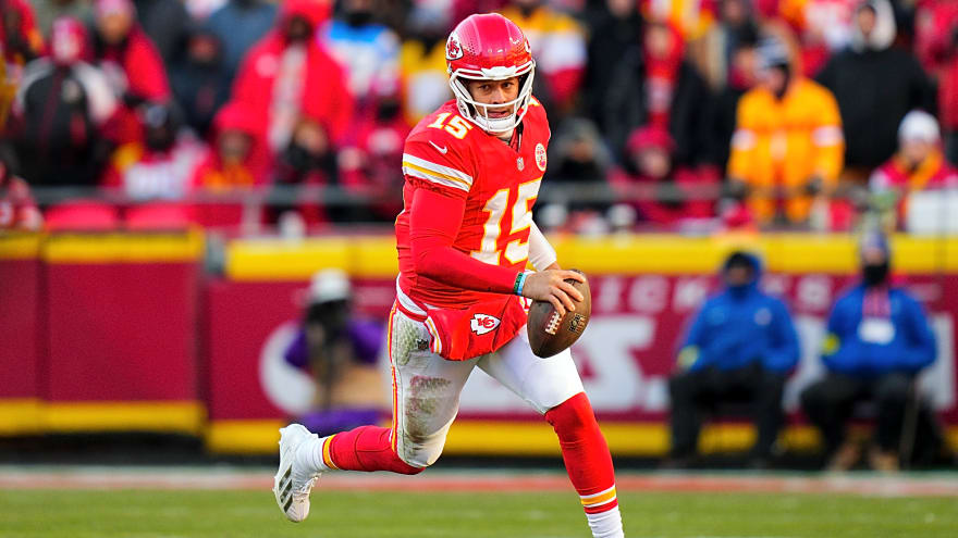 Tom Brady Offers Patrick Mahomes Advice as Chiefs QB Starts ‘Tough’ Rehab