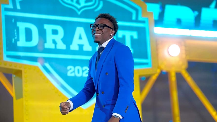 ESPN’s latest intel reveals Dillon Thieneman wasn’t the only defensive back the Bears were targeting early in the 2026 NFL Draft