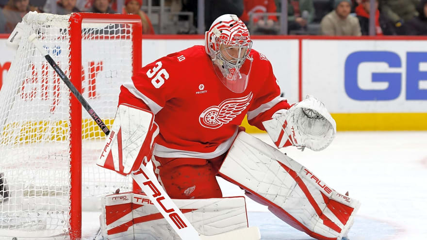 Red Wings’ John Gibson exits game against Predators with upper-body injury