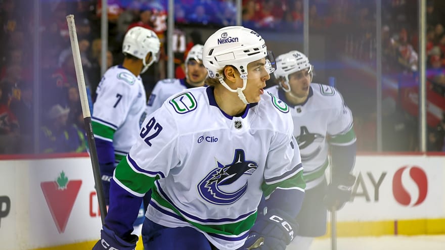  Öhgren scores, Tolopilo pulled in Canucks’ 7-3 loss to Flames