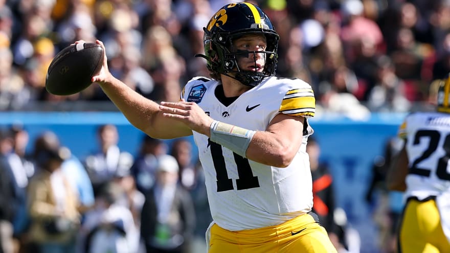Steelers Linked To Horrifying QB Prospect In 2026 NFL Draft