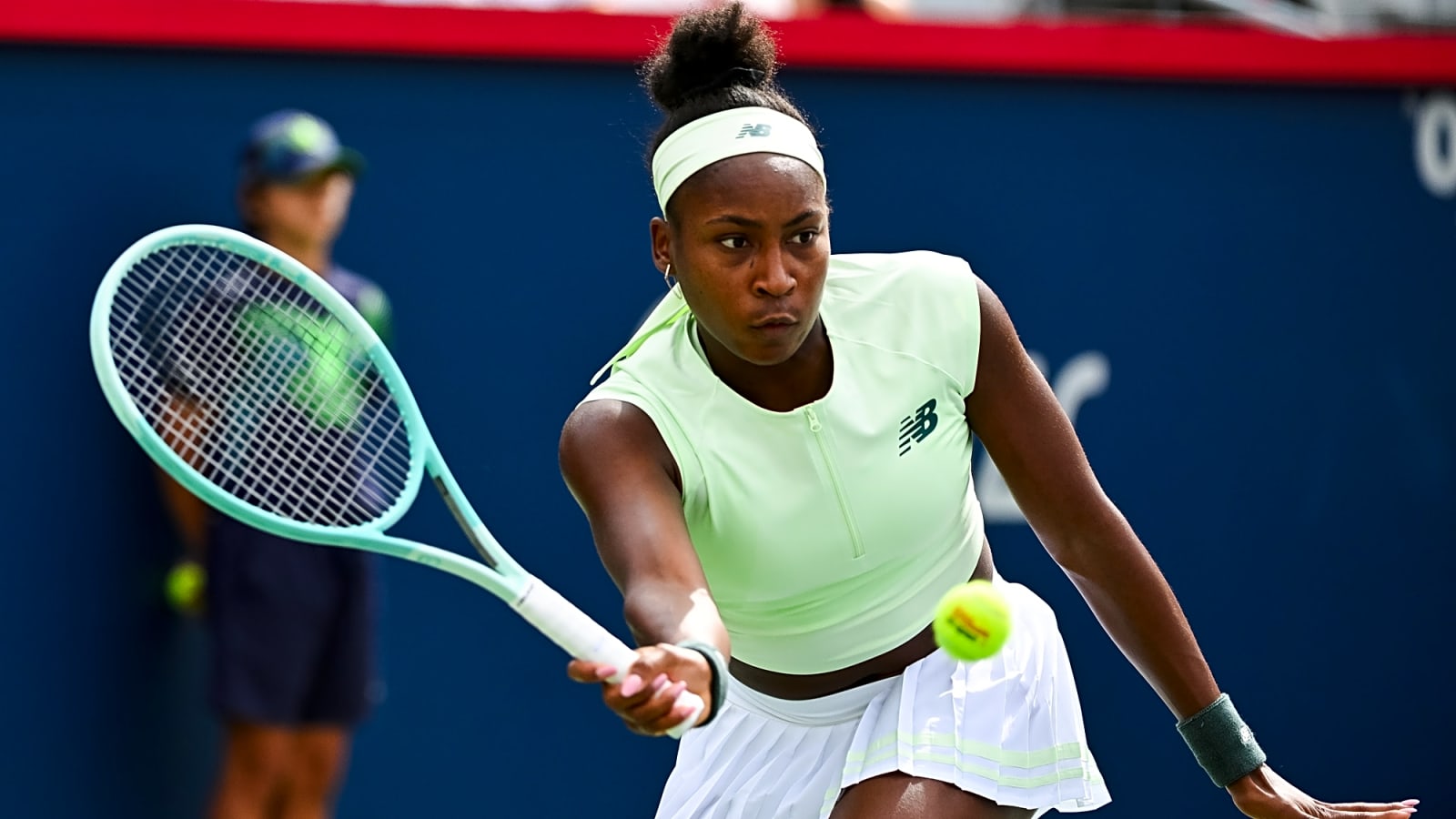 Coco Gauff survives Veronika Kudermetova at Canadian Open despite service issues
