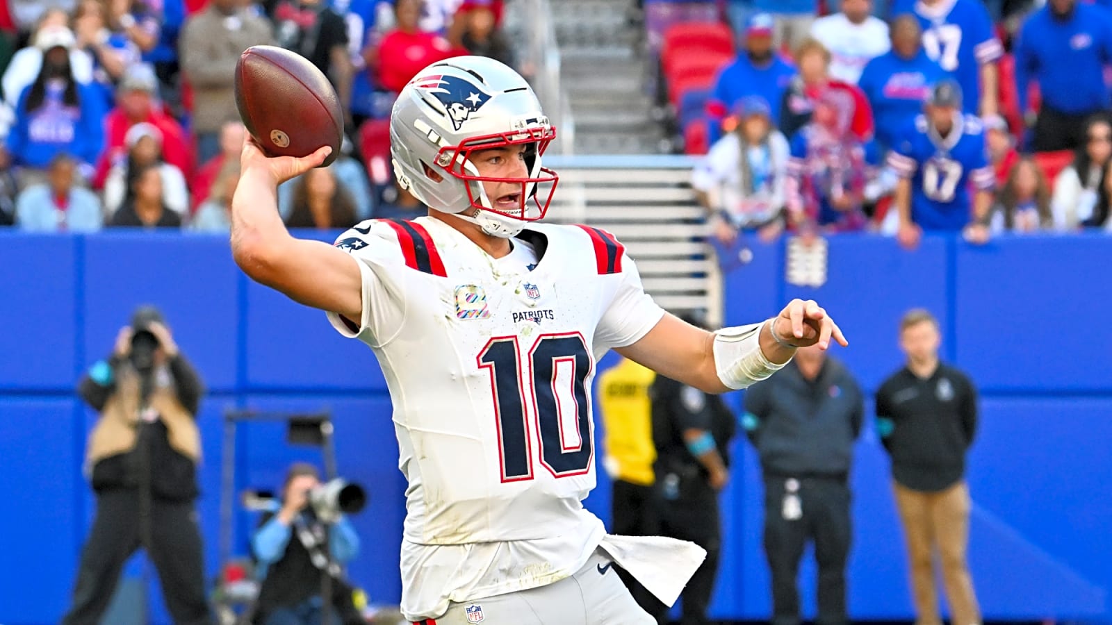 The Raiders Face a Quarterback at War With Himself