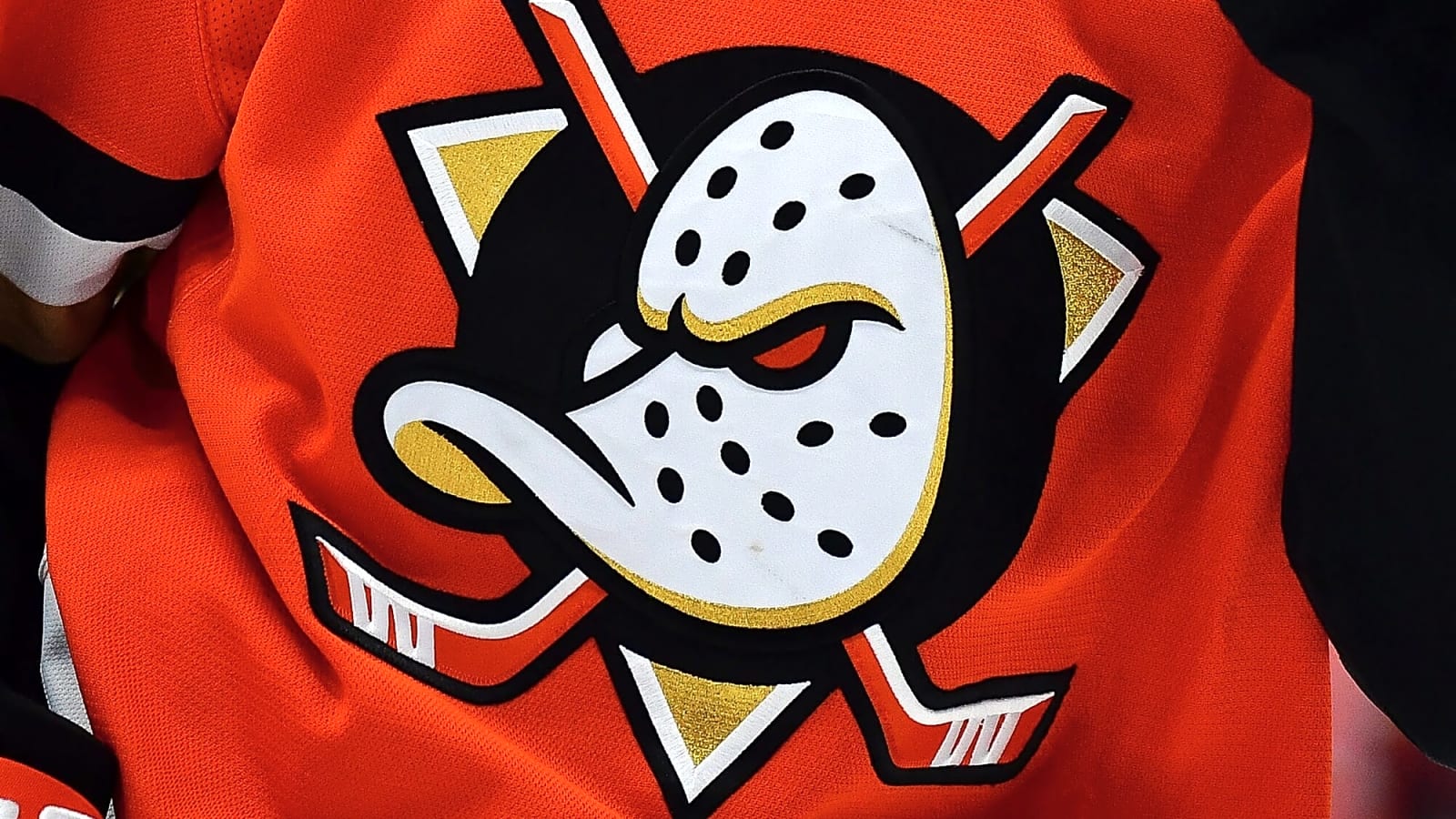 Ducks sign Ian Moore to entry-level contract