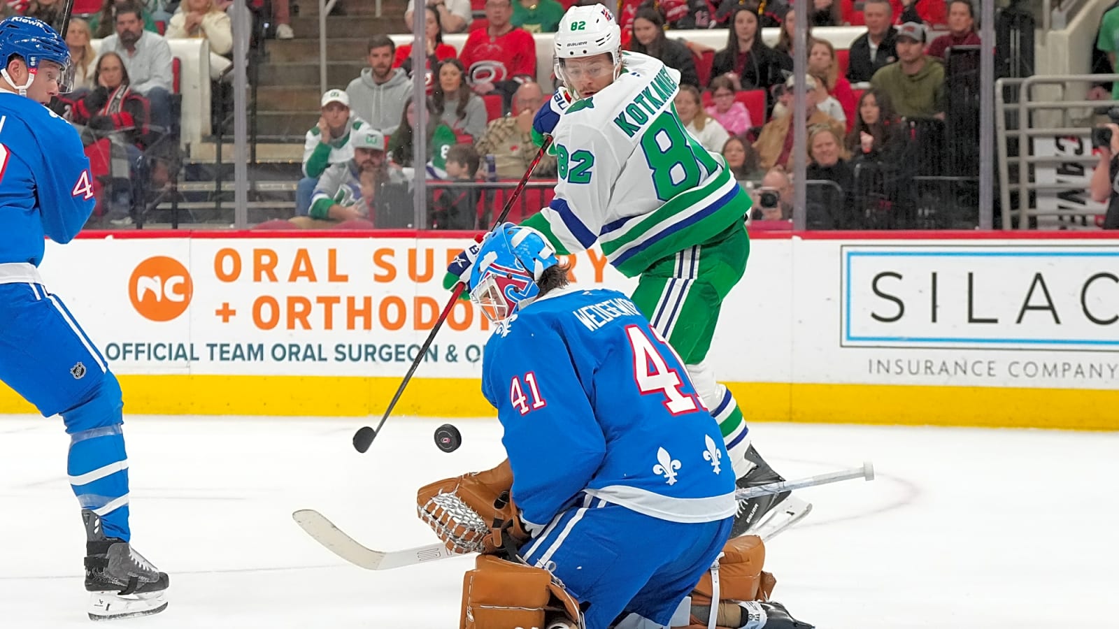 Jesperi Kotkaniemi: Hurricanes considering offers to trade him