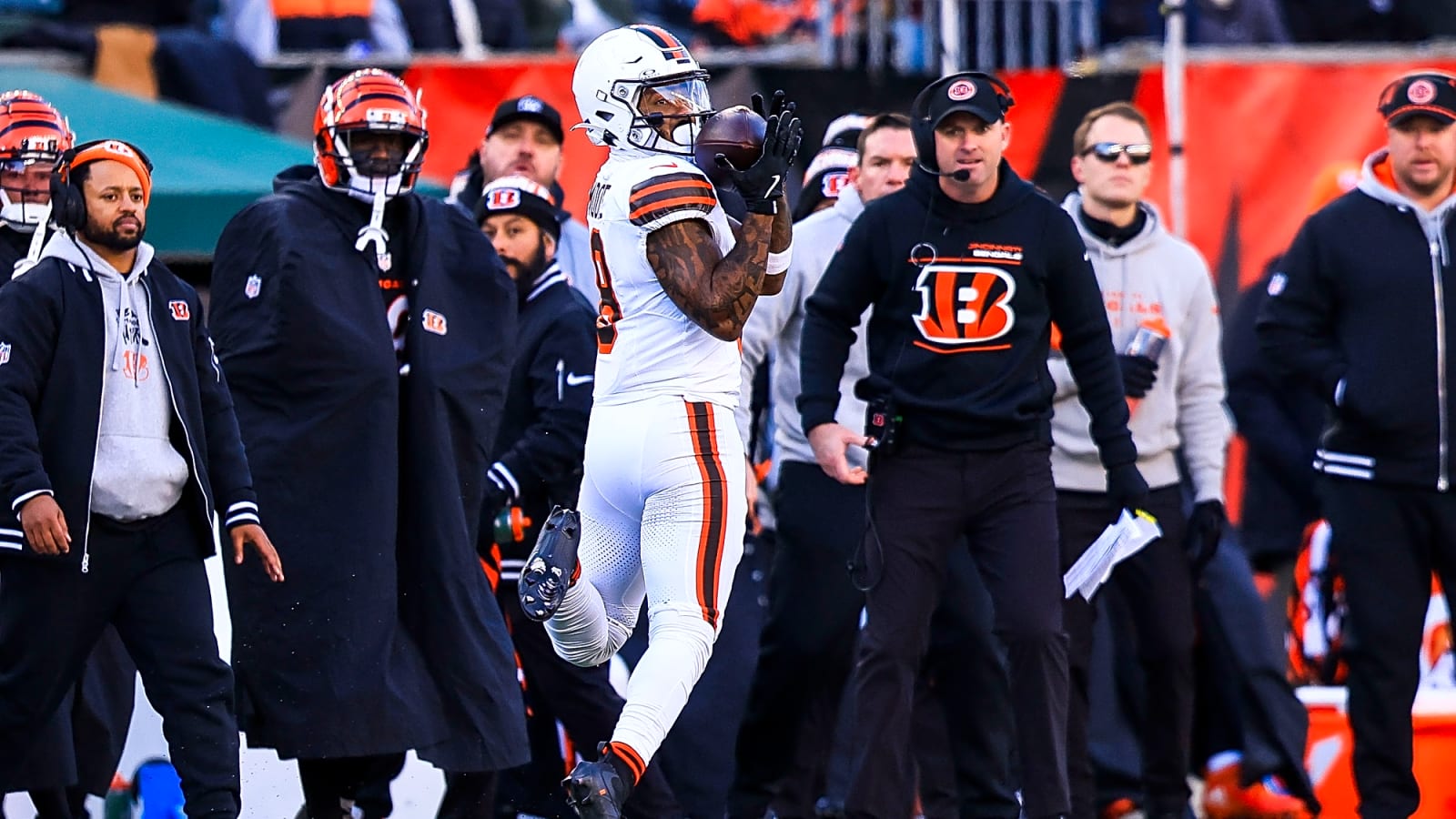 Browns place UFA tender on WR Elijah Moore