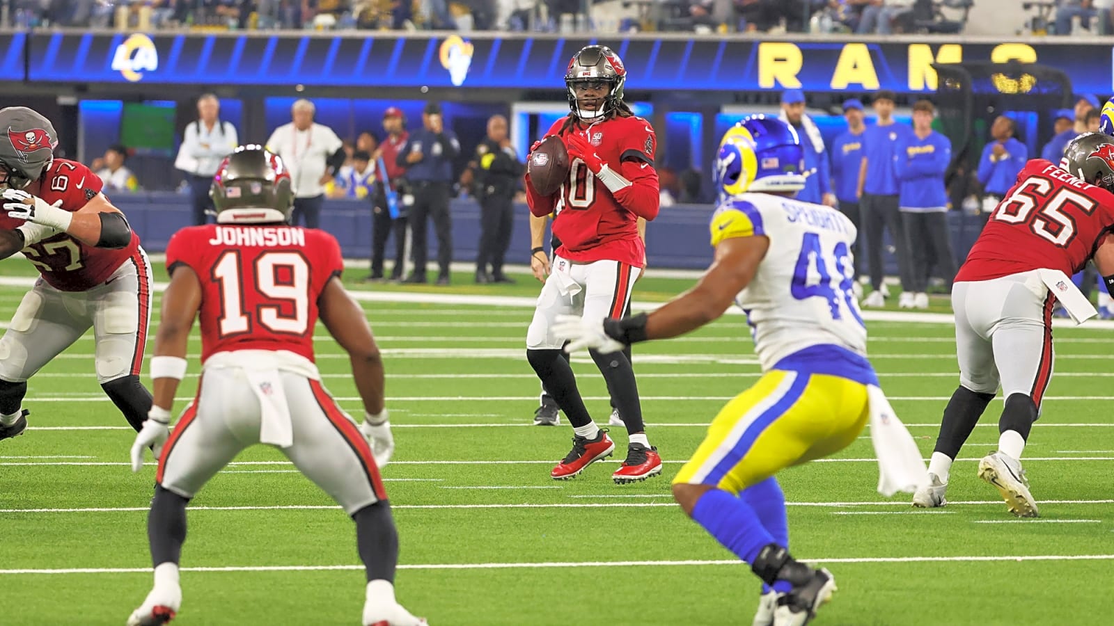 Bucs Veteran QB Heading To NFC Playoff Contender