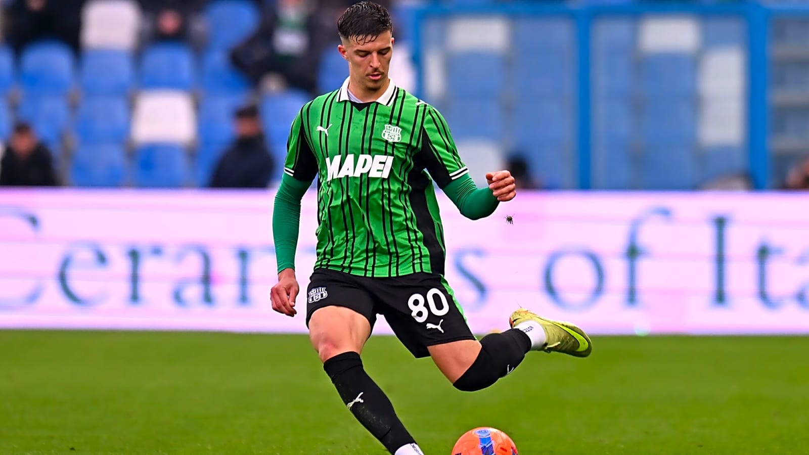 Sources: Man United sending scouts regularly to watch 22-year-old centre-back