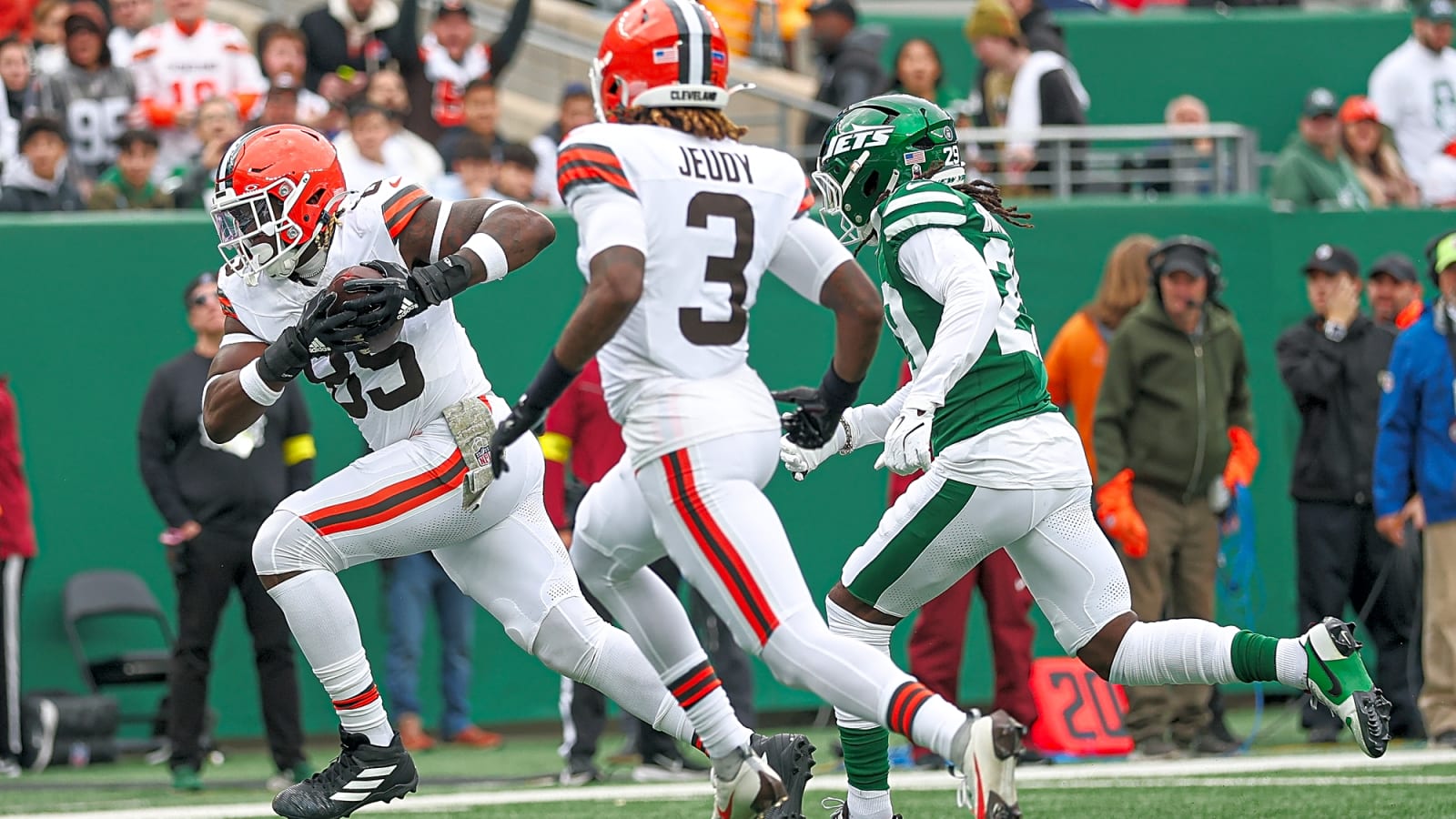 Free Agent TE David Njoku Visits Ravens