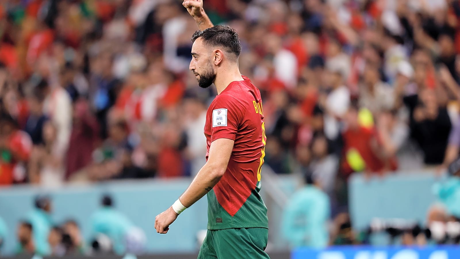 David de Gea gives Bruno Fernandes middle finger