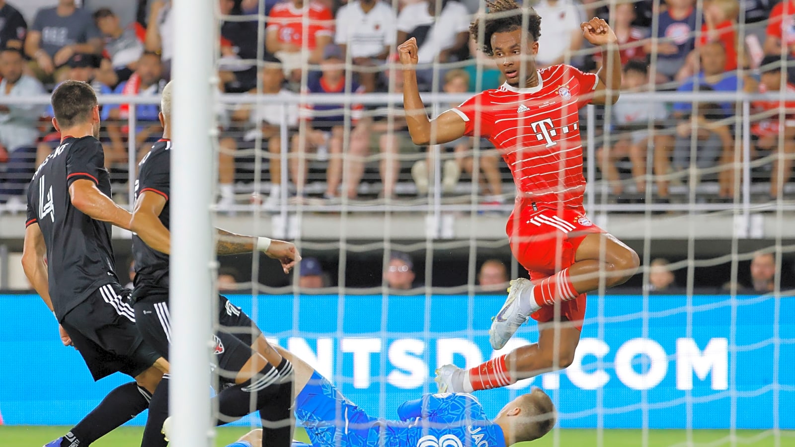 The true cost of cashing in on Joshua Zirkzee in January 2026