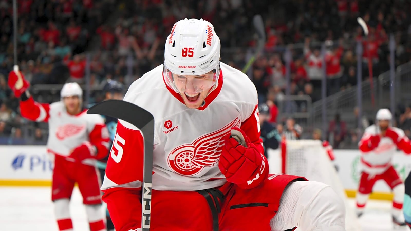 Red Wings re-sign Elmer Soderblom to two-year contract