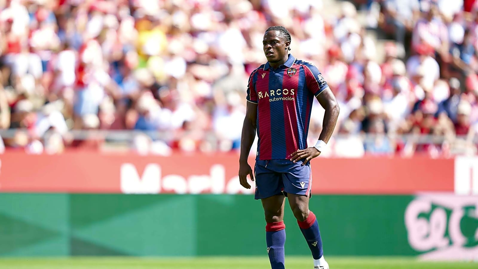 Man United and Chelsea ready to do battle for 21-year-old La Liga striker