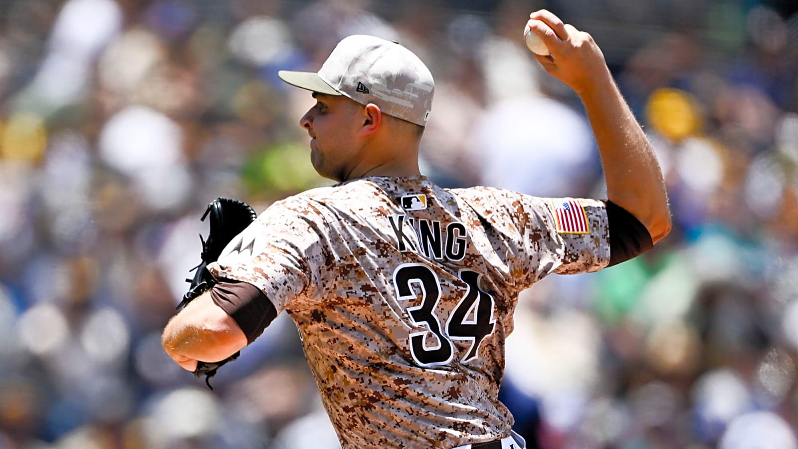 Michael King re-signs with Padres