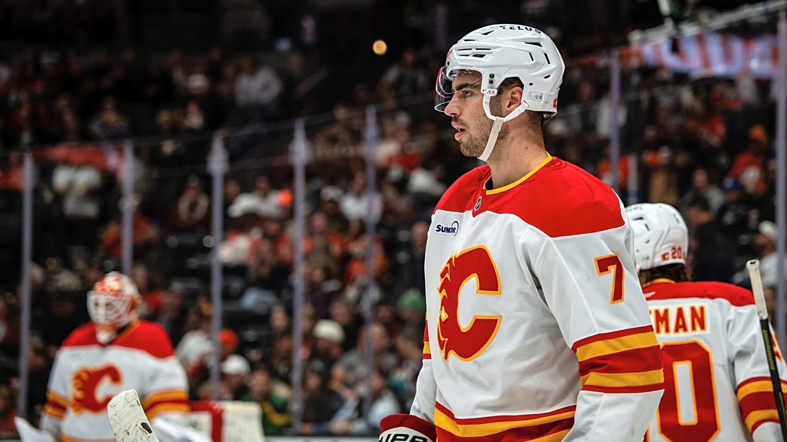Flames’ Kevin Bahl leaves game with lower-body injury