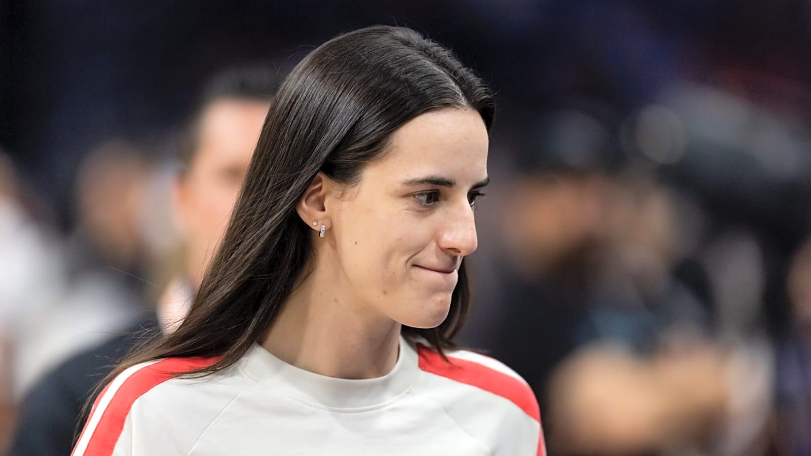  Caitlin Clark’s Evil Grin Blows Up Online As Aliyah Boston Schools Angel Reese’s Teammate