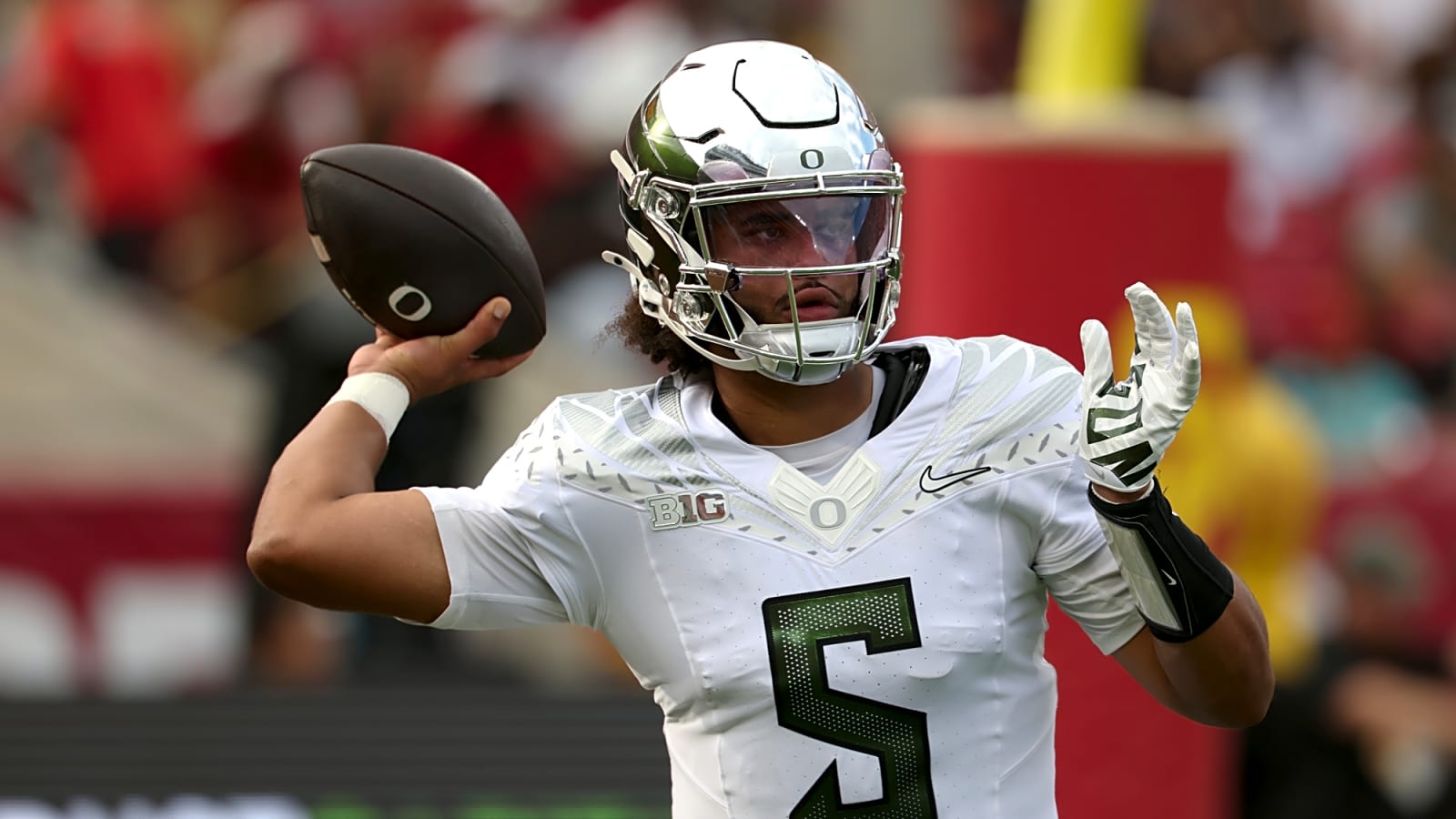 Oregon shares notable update on Dante Moore after his on-field scare