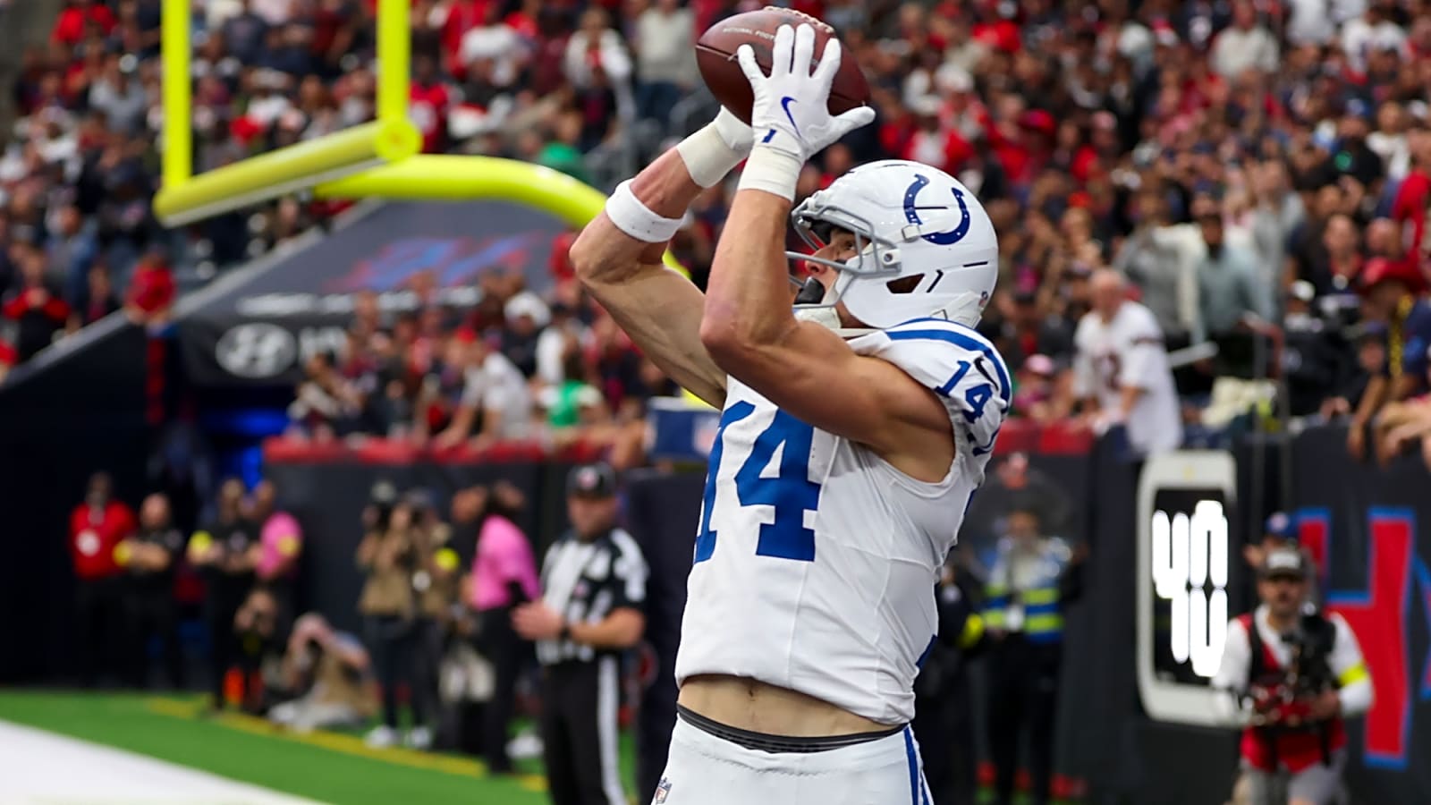 Colts To Re-Sign Alec Pierce