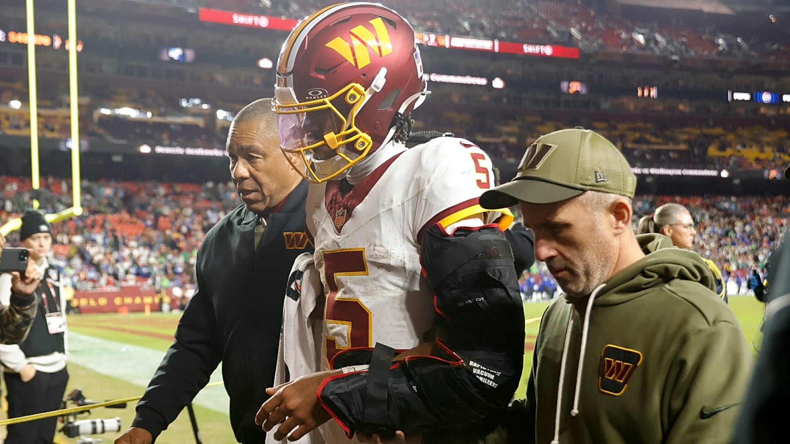 Daniels Sidelined With Left Elbow Dislocation