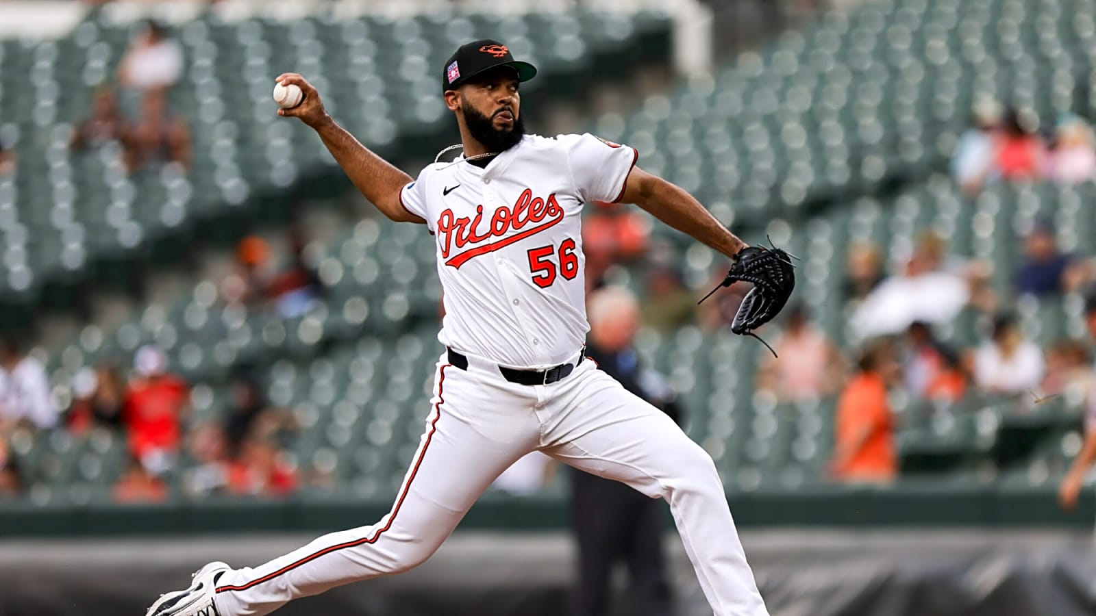 Blue Jays acquire Seranthony Domínguez from Orioles for Juaron Watts-Brown