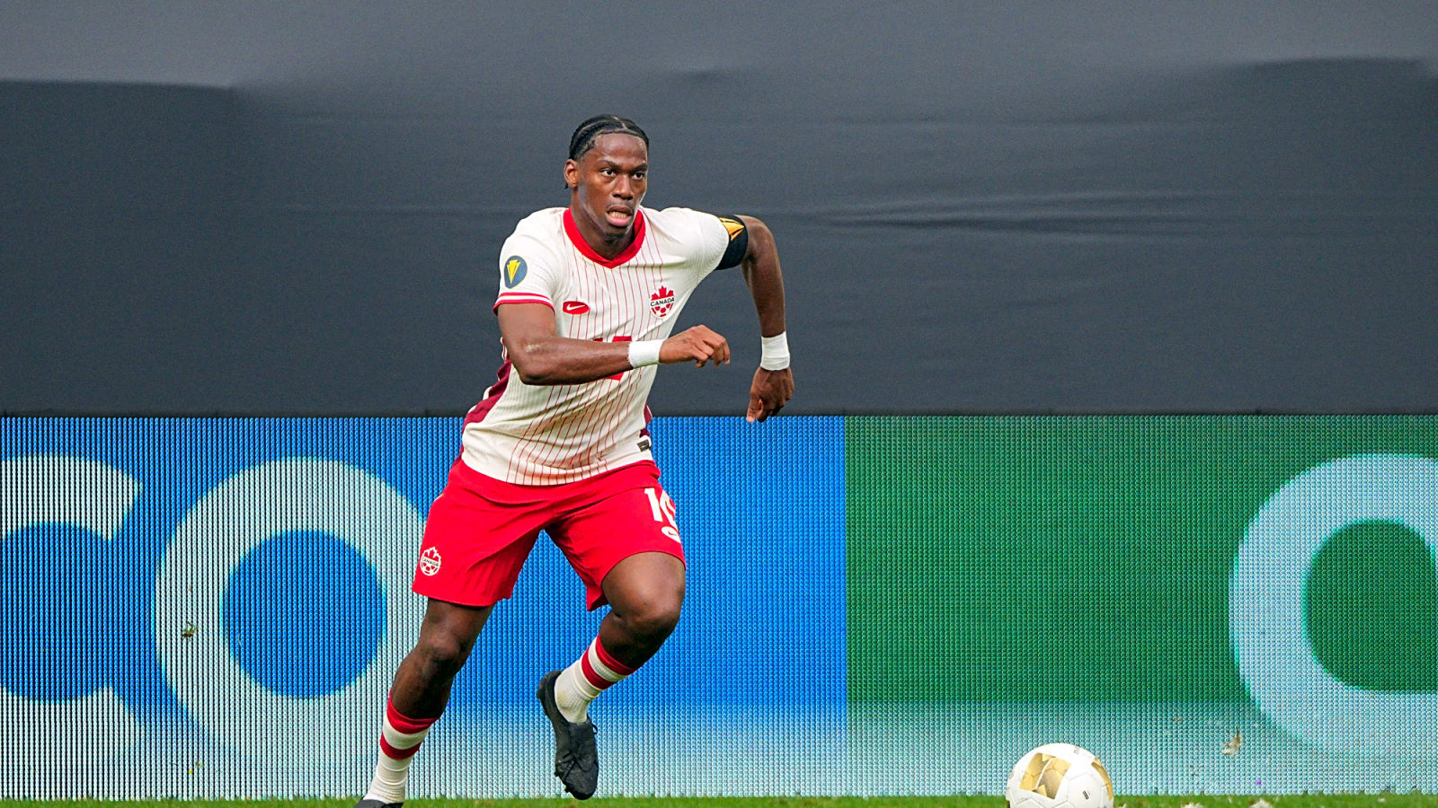 Chelsea and Tottenham in constant contact to sign 'excellent' forward in January