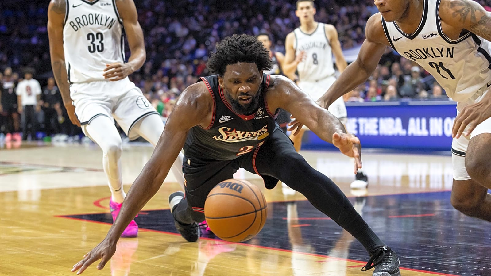 Joel Embiid suffers another concerning knee injury during game