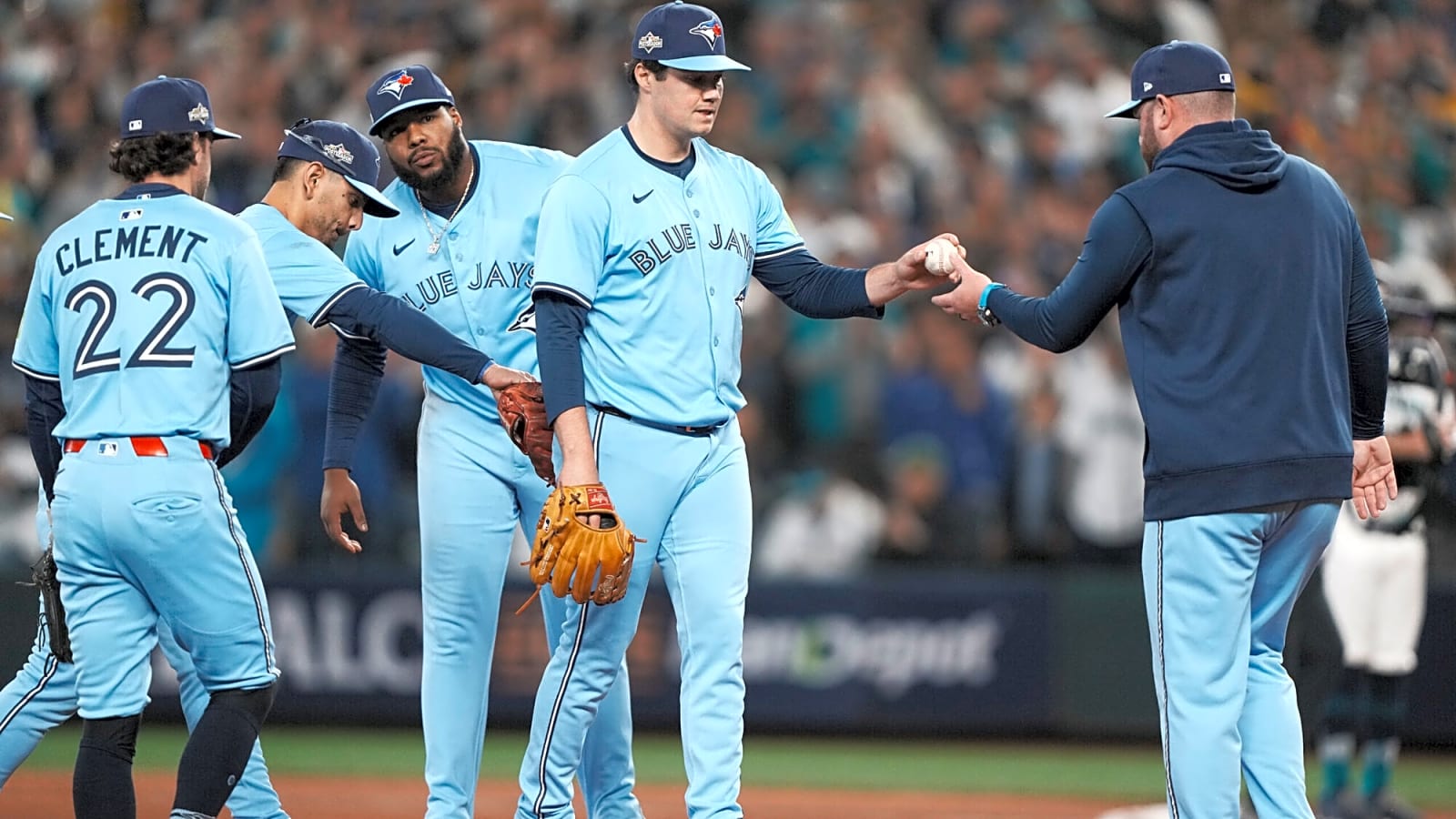 Instant Reaction: Blue Jays blow late lead in Game 5 of ALCS