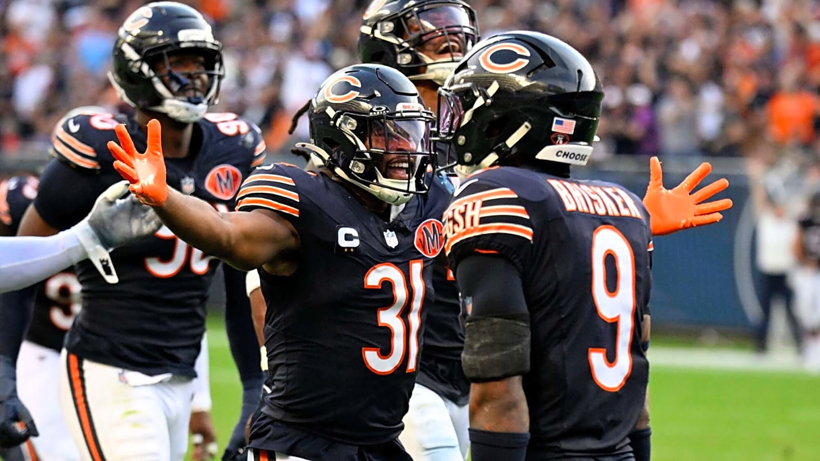 Dillon Thieneman gives Chicago’s new safety duo a huge advantage that Bears DC Dennis Allen didn’t have in 2025