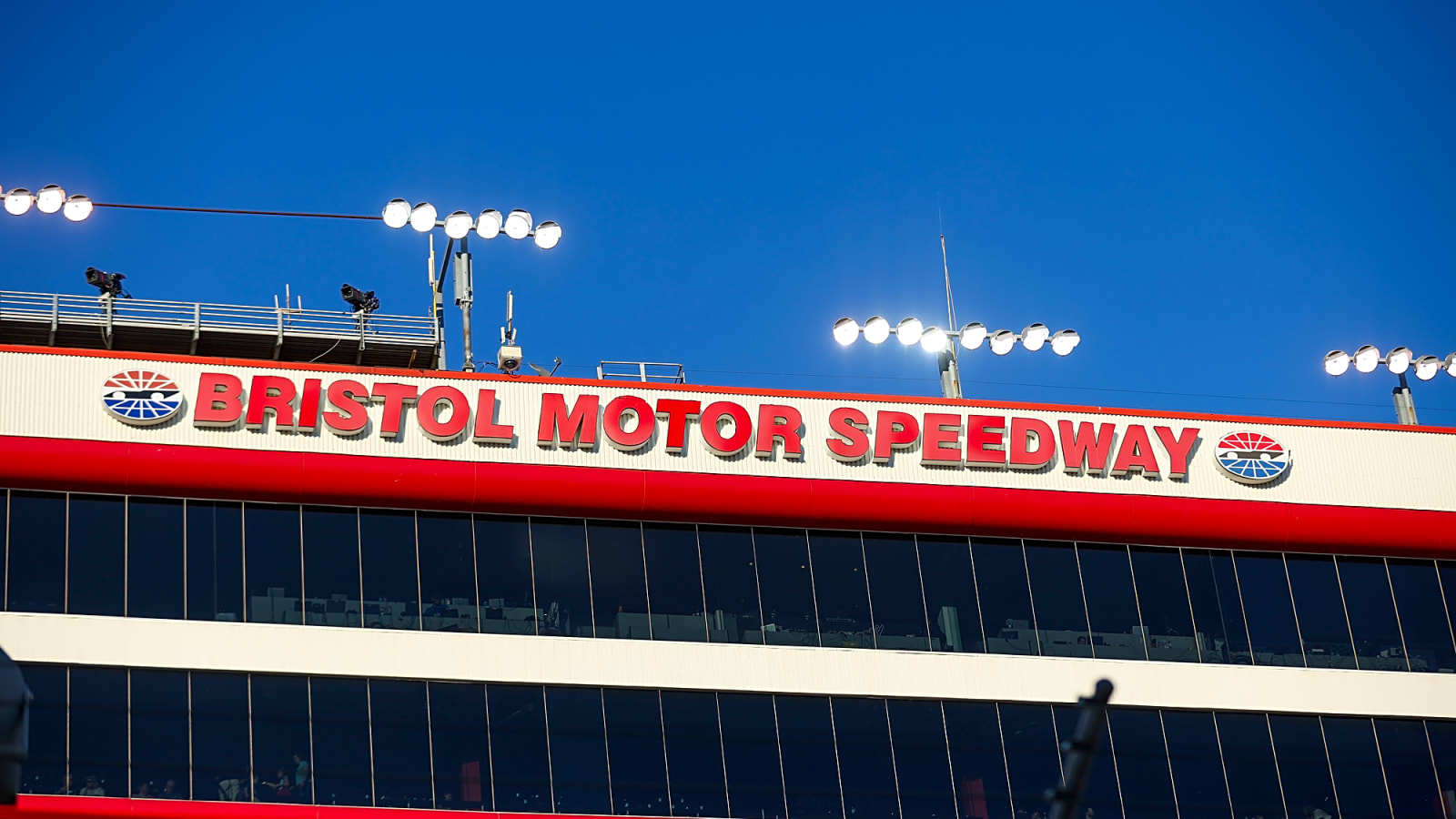 Inside Bristol’s Tire Math: Fall‑Off, Pace Swings, And The Calls That Matter