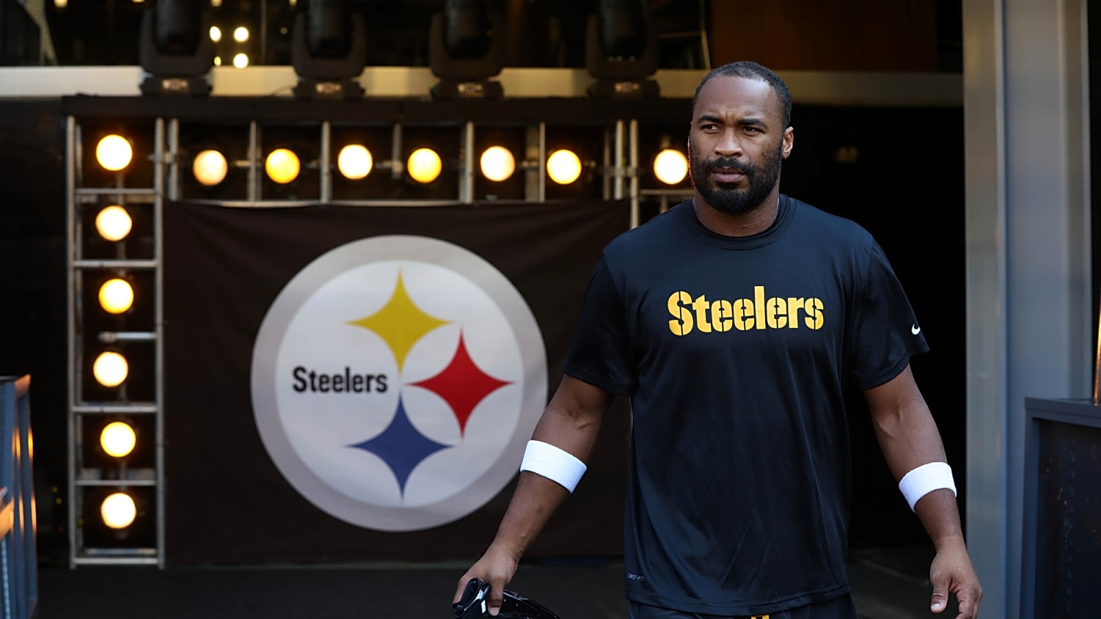 Ex-Super Bowl champion has been released by Steelers