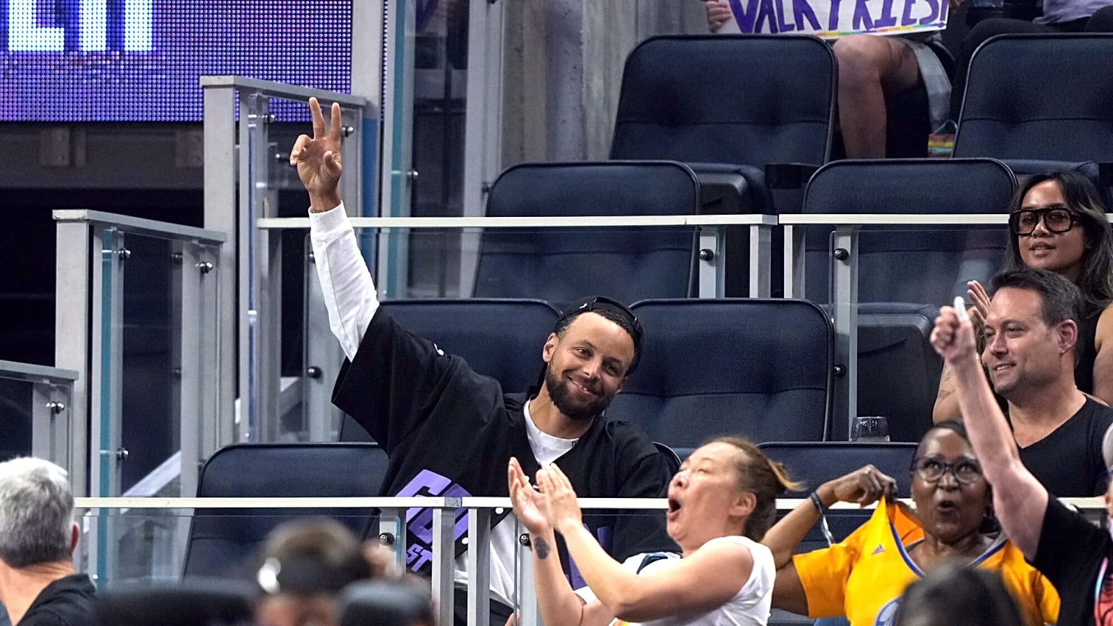 Steph Curry&#39;s Big Career Decision Emerges Before 17th NBA Season