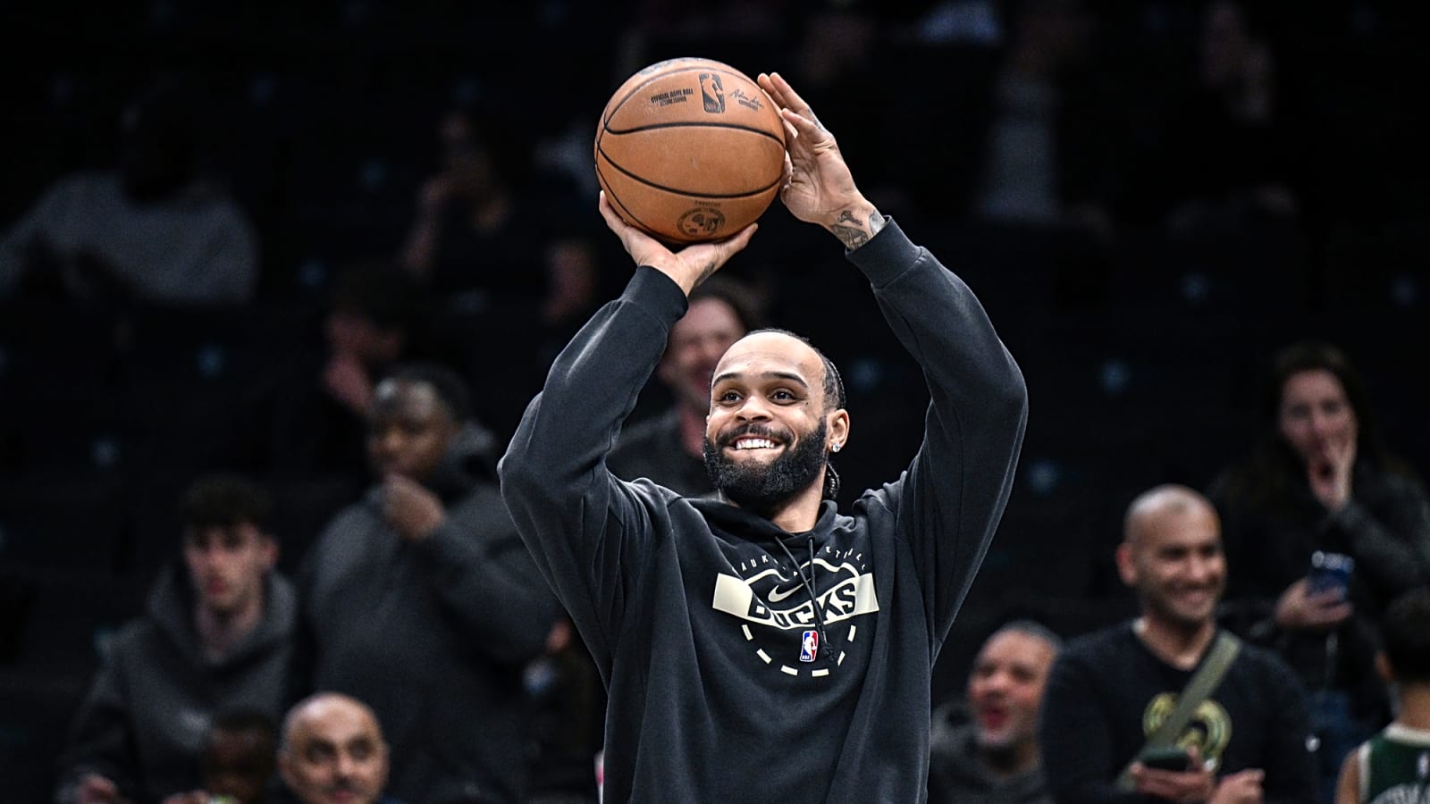 Bucks make $64 million deal with veteran shooter