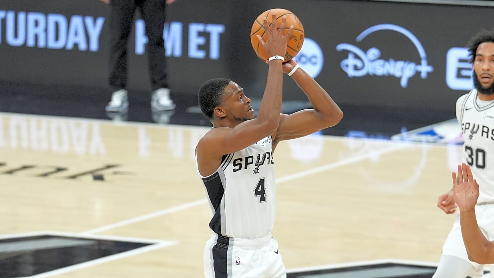 Spurs’ De’Aaron Fox (Ankle) Questionable For Game 5