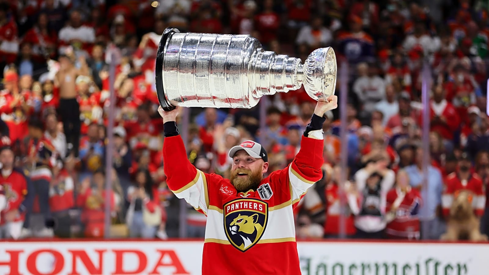 Should the Calgary Flames sign Sam Bennett this summer?