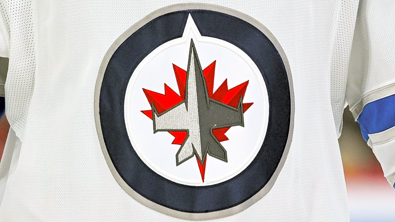 Jets sign top defensive prospect to three-year, entry-level deal