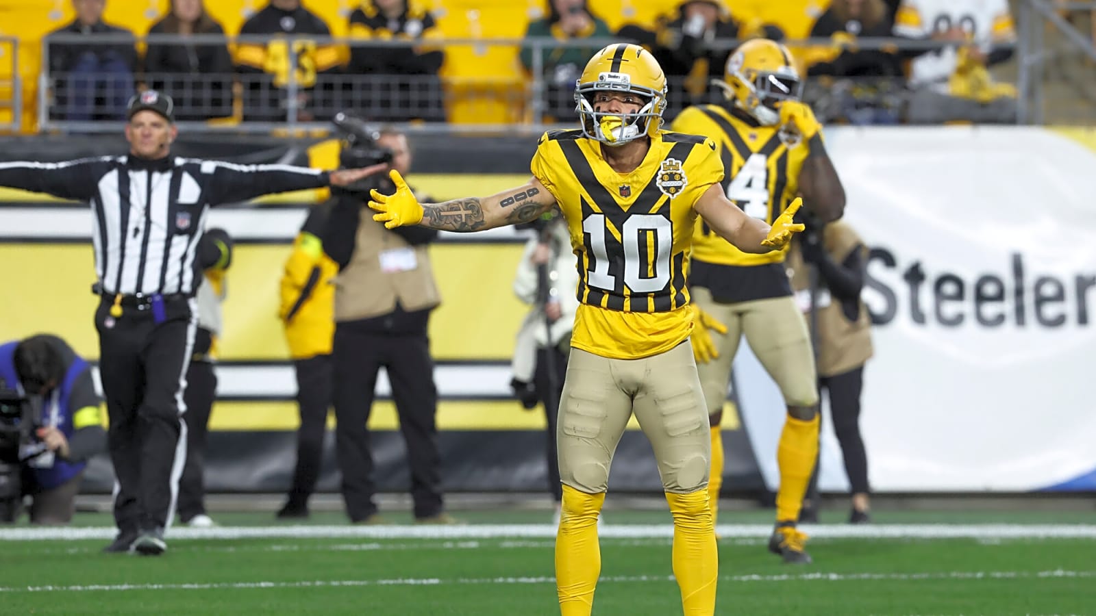 Unofficial Move By The Steelers Proves To Be Bad News For 1 Polarizing Player