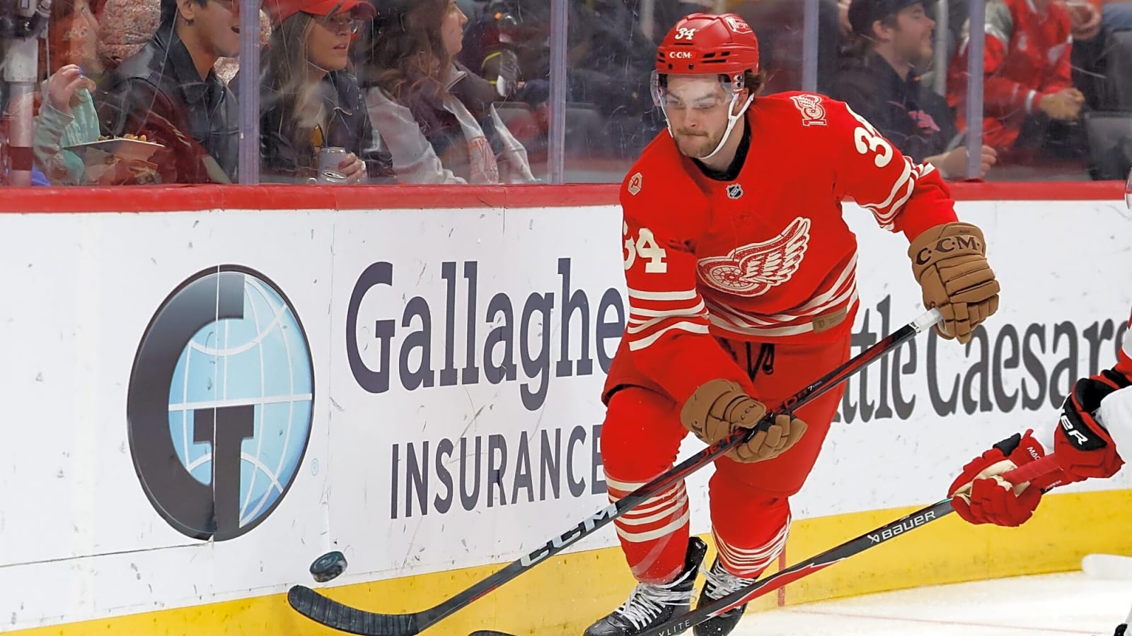 Red Wings sign Carter Mazur to two-year contract