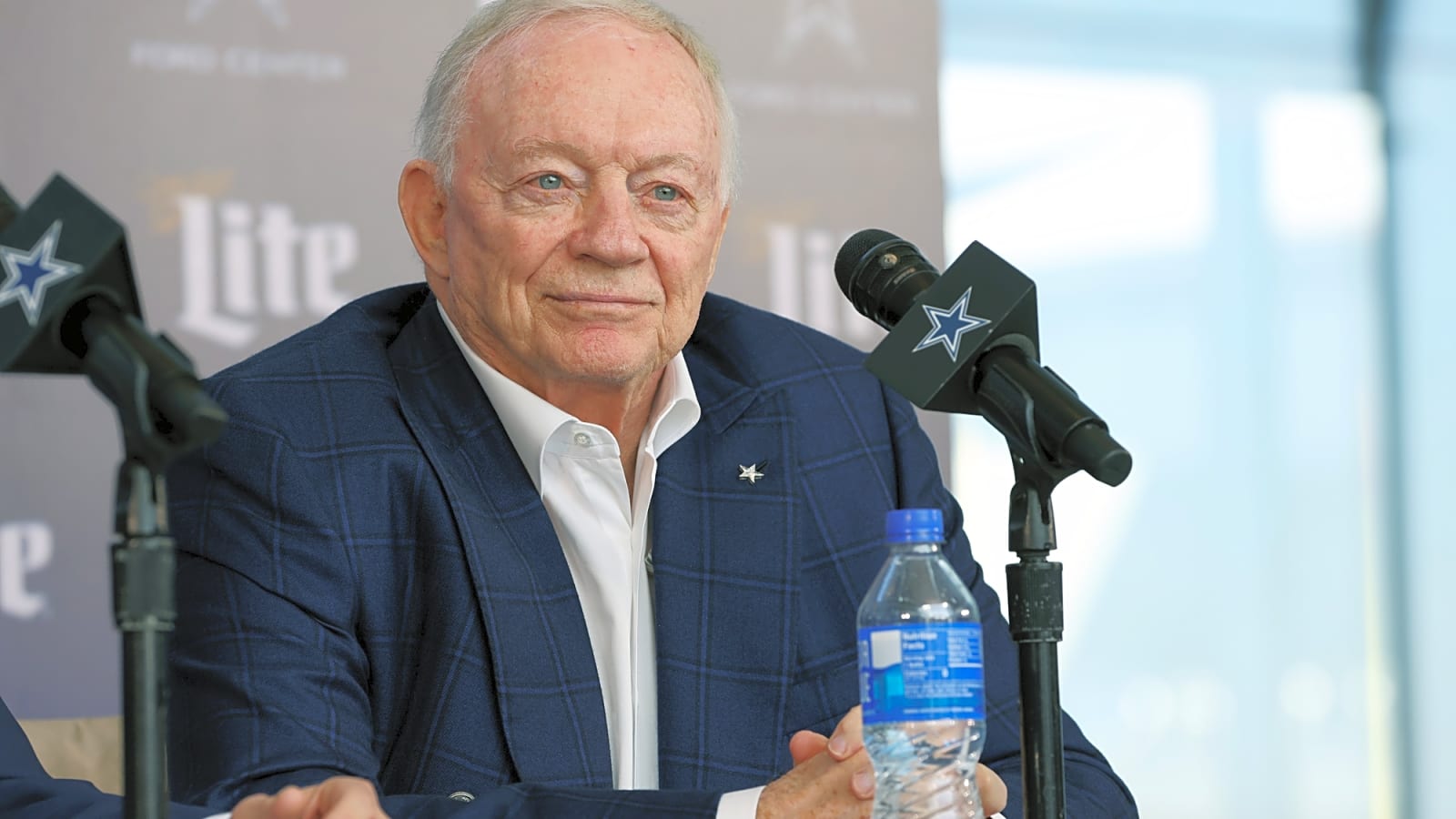 Jerry Accused Of Throwing Cowboys Star &#39;Under the Bus&#39;