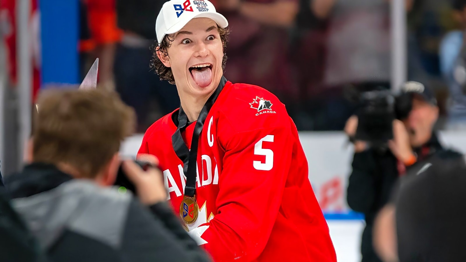 What makes top 2025 NHL Draft prospect Matthew Schaefer so special